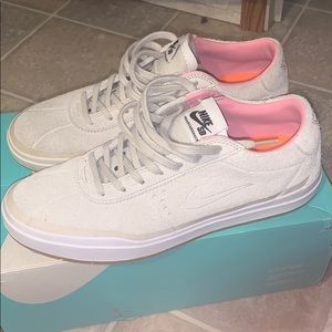 Bruin/quartersnacks DM Masterrroachy on insta $20